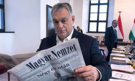Több újságírót az idén sem engedtek be Orbán Viktor sajtótájékoztatójára