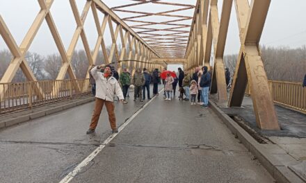A Slobodna reč fiatal, zentai újságírónőjét jelentették fel a zentai hídblokád megszervezése miatt