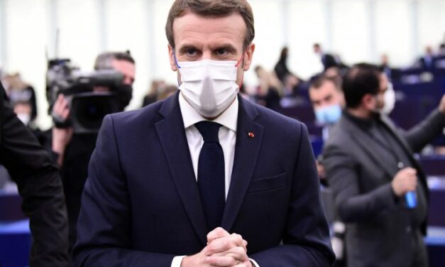 Az újságírók egy része kivonult a francia elnök és az Európai Parlament új elnökének közös sajtótájékoztatójáról