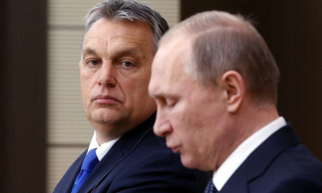 Political Capital: Az orosz kormánymédia a tenyerén hordozza magyar kormányt