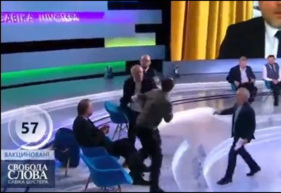 Egy ukrán tévéműsorban egymásak esett egy újságíró és egy politikus (Videó)