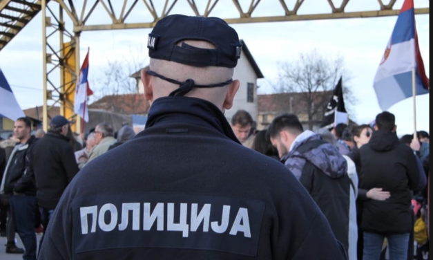 Zomborban tiltakozás, illetve útzárlat megszervezésével vádolnak két újságírót és egy aktivistát