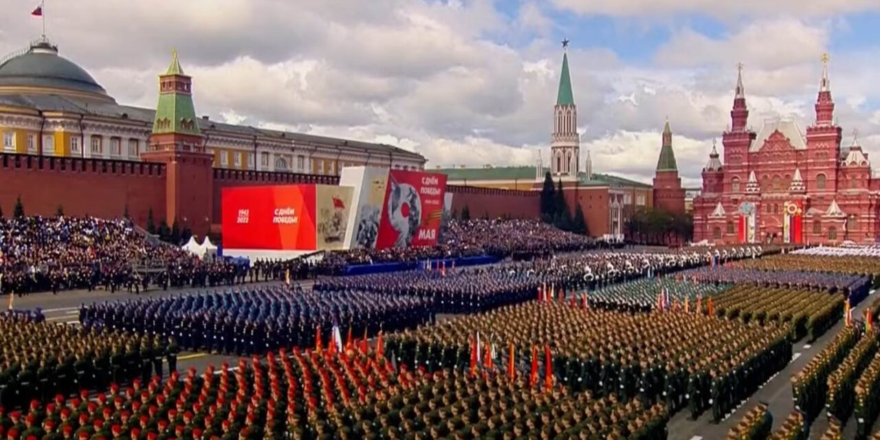 Az ukránok meghekkelték Putyin győzelmi parádéjának közvetítését (VIDEÓVAL)