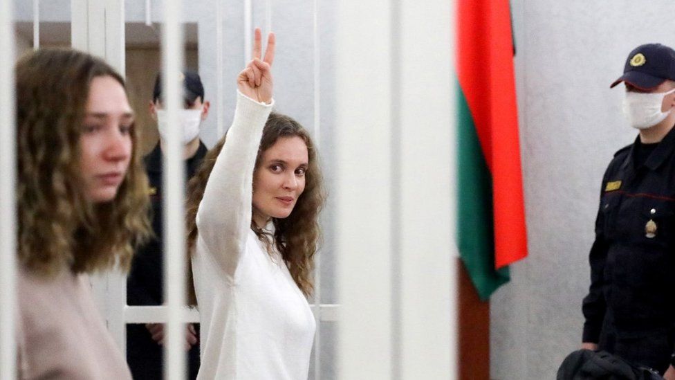 “Hazaárulásért” 8 év börtönbüntetésre ítélték Katarinya Andrejeva belarusz újságírónőt