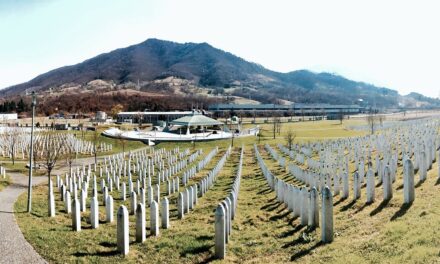 VIZSGÁLAT INDULT A BOSZNIAI SZERB KÖZTÁRSASÁG KÖZTÉVÉJÉNEK EGYIK SREBRENICAI TUDÓSÍTÁSA MIATT
