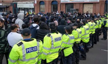 Leicester polgármestere szerint a városban kitört zavargásokat közösségi oldalakon közzétett dezinformációk okozták (Videóval)