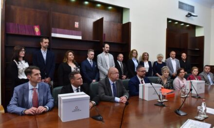 A Szerbiai Újságírók Egyesülete arra kéri az újságírókat, hogy ne szerepeljenek a nemzeti tanácsok választási listáin