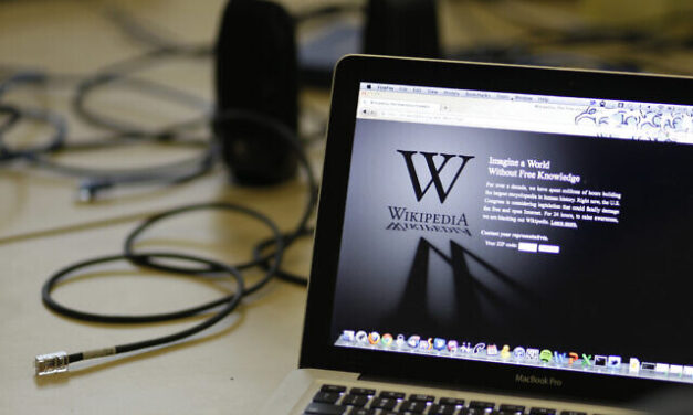 Szaúd-Arábiában 32 év börtönt kapott a Wikipedia egyik szerkesztője