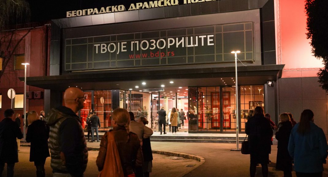 A szerbiai Vreme közéleti hetilap színikritikusa az egyik írása miatt lekerült a Belgrádi Drámaművészeti Színház akkreditációs listájáról