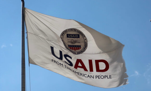 AZ USAID  A SZERBIAI PROJEKTEK FINANSZÍROZÁSÁT IS SZÜNETELTETI