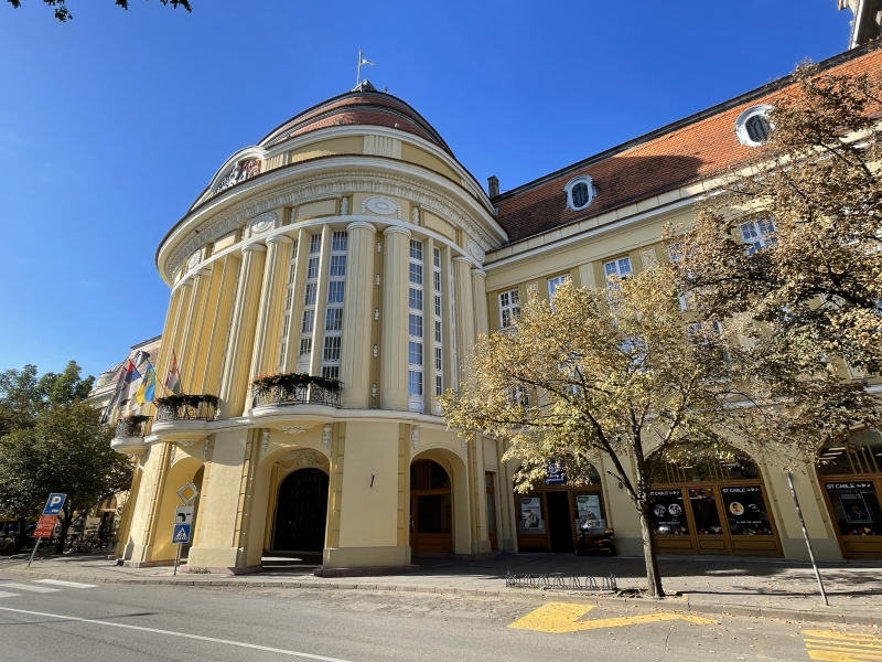 SZABADKÁRA ÉS ÓBECSÉRE KERÜL A ZENTAI ÖNKORMÁNYZAT TÁJÉKOZTATÁSI KÖZBESZERZÉSÉBŐL SZÁRMAZÓ PÉNZ