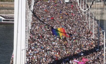 <span class="entry-title-primary">ATV: élő közvetítés helyett élő mellébeszélés</span> <span class="entry-subtitle">Az igérete ellenére a televíziós csatorna mégsem közvetítette élőben a Budapest Pride-ot</span>