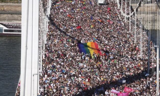 <span class="entry-title-primary">ATV: élő közvetítés helyett élő mellébeszélés</span> <span class="entry-subtitle">Az igérete ellenére a televíziós csatorna mégsem közvetítette élőben a Budapest Pride-ot</span>