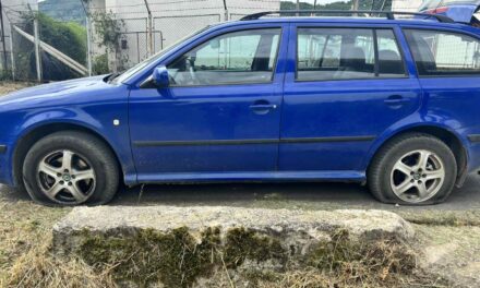 KOSJERIĆBEN MEGRONGÁLTÁLÁK A VREME ÚJSÁGÍRÓNŐJÉNEK AZ AUTÓJÁT