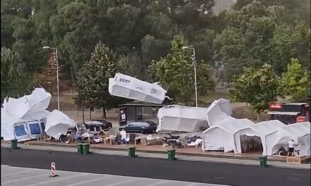 KÉT FÉRFI RÁTÁMADT A FONET ÚJSÁGÍRÓNŐJÉRE (VIDEÓVAL)