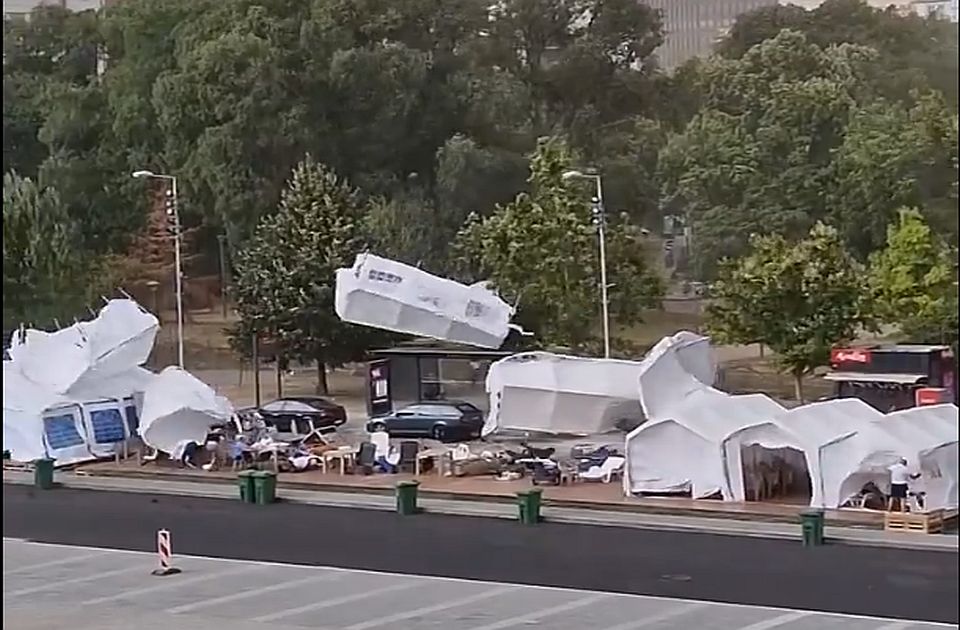 KÉT FÉRFI RÁTÁMADT A FONET ÚJSÁGÍRÓNŐJÉRE (VIDEÓVAL)