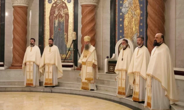 PETAR METROPOLITA LEÁLLÍTOTTA A PAPOK NETES HANGJÁT