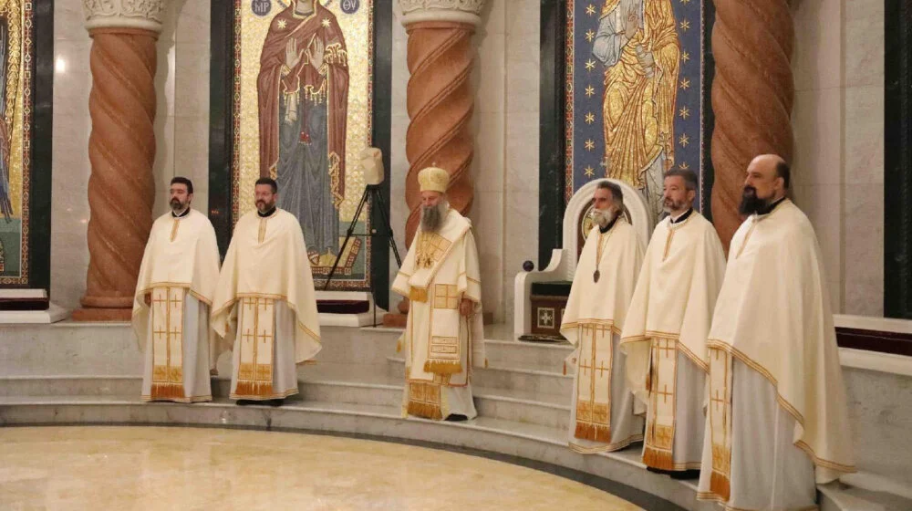 PETAR METROPOLITA LEÁLLÍTOTTA A PAPOK NETES HANGJÁT