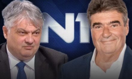 KISZIVÁRGOTT HANGFELVÉTEL: VUČIĆ KÖZVETLENÜL KÖVETELTE A FÜGGETLEN MÉDIA VEZETŐJÉNEK ELTÁVOLÍTÁSÁT (VIDEÓVAL)