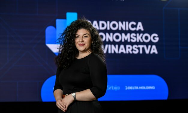 KIRÚGTÁK, MERT AZ EGYETEMISTÁKAT TÁMOGATTA?