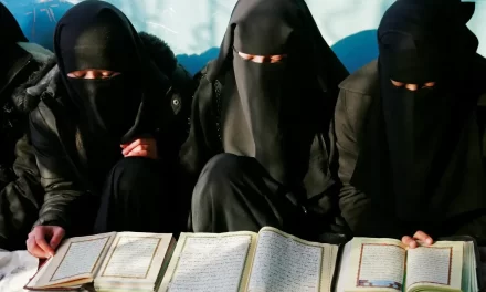 AZ AFGANISZTÁNI EGYETEMEKEN BETILTOTTÁK A NŐK ÁLTAL ÍRT KÖNYVEKET