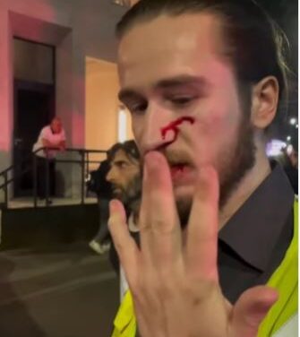 EGY GEORGIAI TÜNTETÉSEN RÁTÁMADTAK A MAGYAR HANG TUDÓSÍTÓJÁRA (VIDEÓVAL)