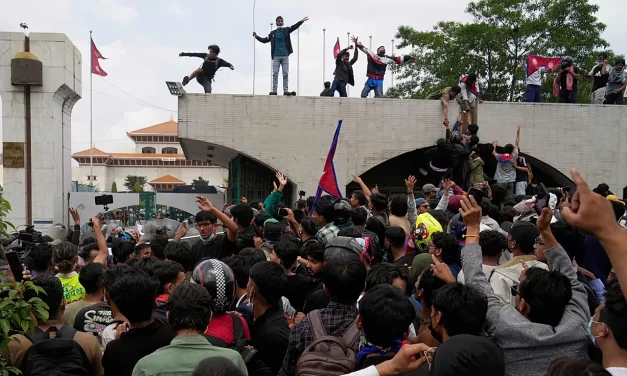 NEPÁLBAN HALÁLOS ZAVARGÁSOK TÖRTEK KI A KÖZÖSSÉGI OLDALAK BETILTÁSA MIATT