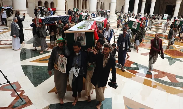 JEMENBEN 31 ÚJSÁGÍRÓ HALT MEG EGY IZRAELI LÉGICSAPÁSBAN