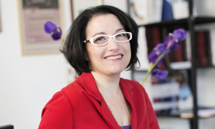 TÉNYFELTÁRÓ MUNKÁJÁÉRT BÍRÓSÁG ELÉ ÁLLÍTOTTÁK EGY OLASZ OKNYOMOZÓ ÚJSÁGÍRÓT