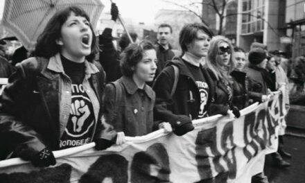 2000. OKTÓBER 5. UTÁN: HOGYAN KÉRTEK BOCSÁNATOT AZ ÁLLAMI LAPOK AZ OLVASÓIKTÓL