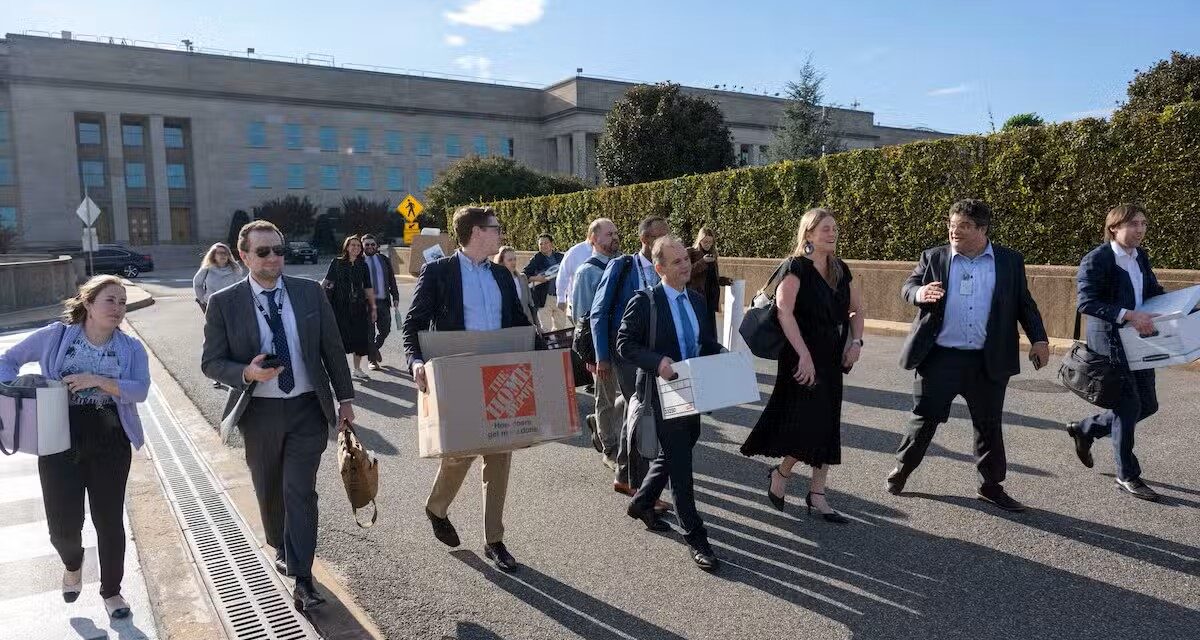 KIVONULTAK A TUDÓSÍTÓK A PENTAGONBÓL