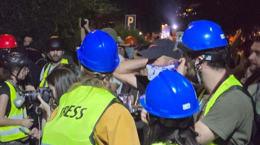 A RIPORTEREK HATÁROK NÉLKÜL (RSF) ADATAI SZERINT AZ ELMÚLT EGY ÉV ALATT LEGALÁBB 89 FIZIKAI TÁMADÁS ÉRTE A SZERBIAI ÚJSÁGÍRÓKAT