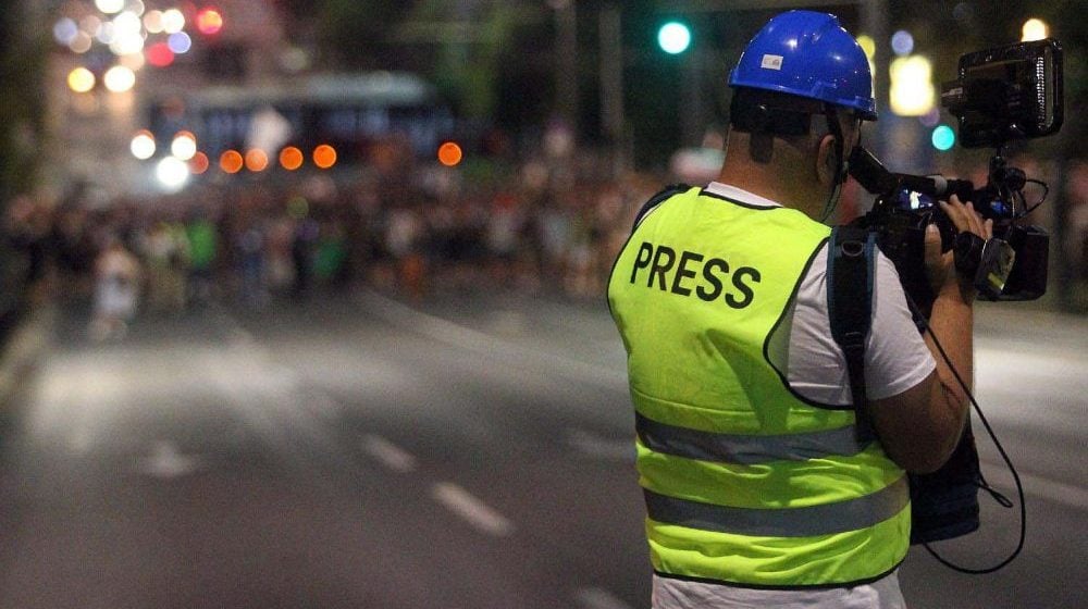 AZ ÚJVIDÉKI VASÚTÁLLOMÁS TETŐSZERKEZETÉNEK AZ ÖSSZEOMLÁSA ÓTA JELENTŐSEN MEGNŐTT A SZERBIAI ÚJSÁGÍRÓKAT ÉRT FENYEGETÉSEK SZÁMA