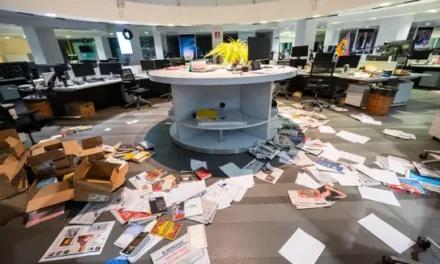 TÜNTETŐK TÖRTEK BE A LA STAMPA OLASZORSZÁGI NAPILAP SZERKESZTŐSÉGÉBE