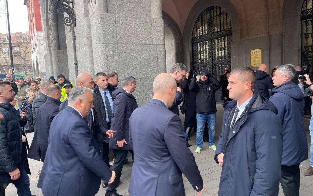 HELYI ÚJSÁGÍRÓKAT ZÁRTAK KI A VUČIĆ–ORBÁN DÍJÁTADÓRÓL SZABADKÁN