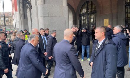 HELYI ÚJSÁGÍRÓKAT ZÁRTAK KI A VUČIĆ–ORBÁN DÍJÁTADÓRÓL SZABADKÁN