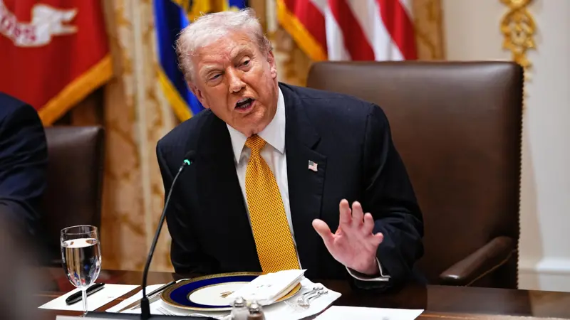 DONALD TRUMP AMERIKAI ELNÖK EGYMILLIÁRD DOLLÁROS PERT HELYEZETT KILÁTÁSBA A BBC ELLEN