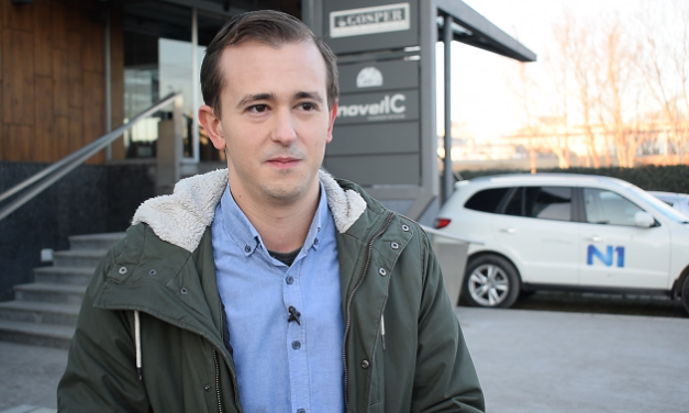 VUČIĆ NYILVÁNOS KIROHANÁSÁT KÖVETŐEN MEGFENYEGETTÉK AZ N1 ÚJSÁGÍRÓJÁT