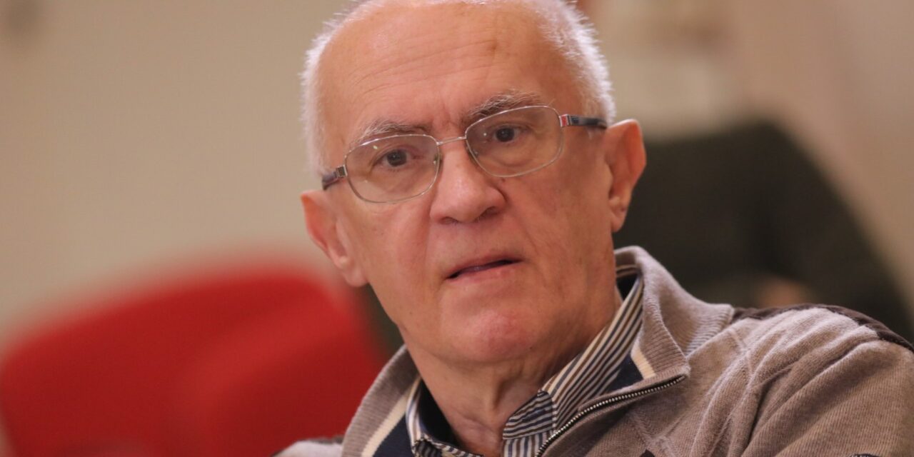 BENYÚJTOTTA LEMONDÁSÁT A REM NÉGY TANÁCSTAGJA