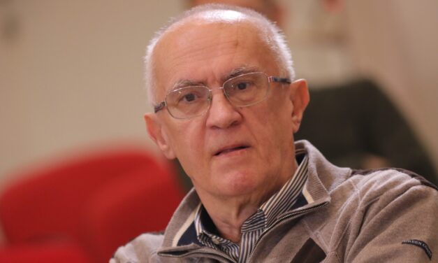 BENYÚJTOTTA LEMONDÁSÁT A REM NÉGY TANÁCSTAGJA