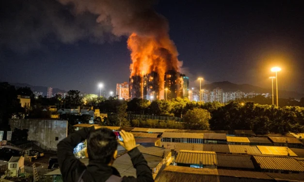 A HONGKONGI HATÓSÁGOK ARRA INTETTÉK A KÜLFÖLDI MÉDIÁT, HOGY NE OKOZZON ZAVART A TŰZVÉSZT KÖVETŐEN