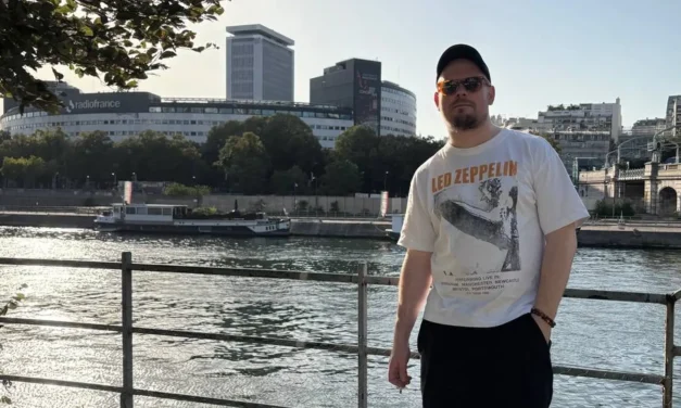 KIESETT AZ ABLAKON EGY OROSZ ÚJSÁGÍRÓ FRANCIAORSZÁGBAN