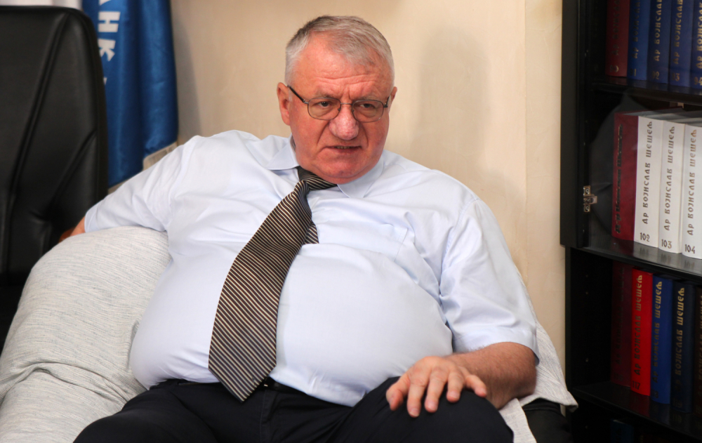 EGY ÚJSÁGÍRÓNŐ BECSÜLETÉNEK MEGSÉRTÉSE MIATT ELSŐ FOKON ELÍTÉLTÉK VOJISLAV ŠEŠELJT