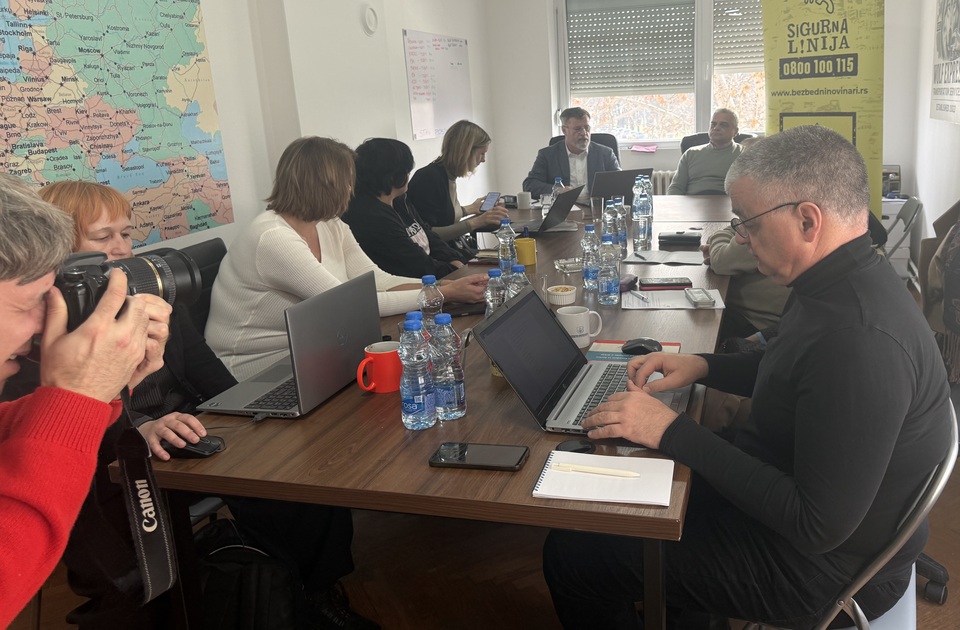 VERAN MATIĆ: AZ ÚJSÁGÍRÓK ELLENI TÁMADÁSOK TÖBB MINT FELÉBEN A RENDŐRSÉG NEM SZOLGÁLTATOTT ADATOKAT