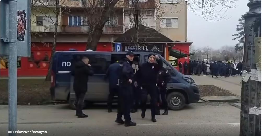 KULÁN A RENDŐRSÉG AKADÁLYOZTA AZ ÚJSÁGÍRÓK MUNKÁJÁT (VIDEÓVAL)