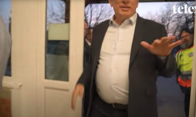 FIZIKAI ERŐVEL TÁVOLÍTOTTÁK EL A TELEX MUNKATÁRSAIT EGY CSÁKBERÉNYI FÓRUMRÓL (VIDEÓVAL)
