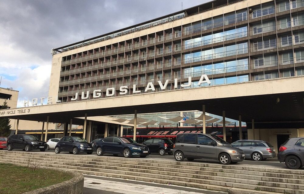 PERT INDÍTOTTAK AZ N1 ÚJSÁGÍRÓJA ELLEN: A MILLENNIUM TEAM BÖRTÖNBÜNTETÉST KÉR A JUGOSZLÁVIA HOTEL MEGVÁSÁRLÁSÁRÓL SZÓLÓ CIKKE MIATT
