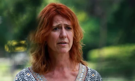 A LE FIGARO ENGEDVE A POLITIKAI NYOMÁSGYAKORLÁSNAK ELBOCSÁJTOTTA A SZERBIAI TUDÓSÍTÓJÁT