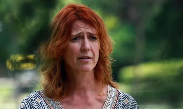 A LE FIGARO ENGEDVE A POLITIKAI NYOMÁSGYAKORLÁSNAK ELBOCSÁJTOTTA A SZERBIAI TUDÓSÍTÓJÁT