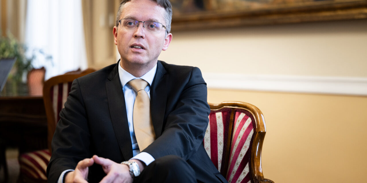 HANKÓ BALÁZS LE AKARTA TILTANI A VELE KÉSZÜLT INTERJÚ MEGJELENÉSÉT